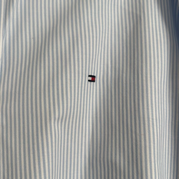 Button down - Picture 2 of 3